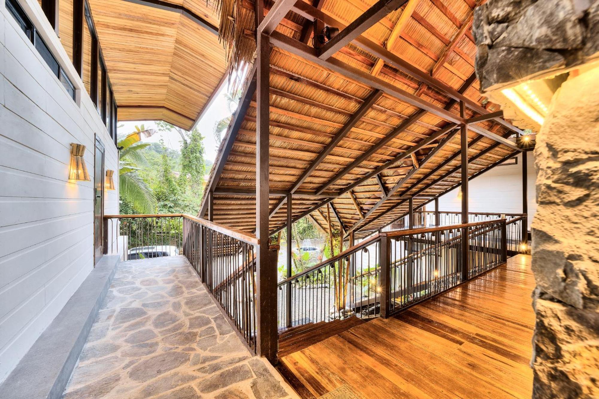 Conga Boutique Hotel Puerto Viejo de Talamanca Exterior foto